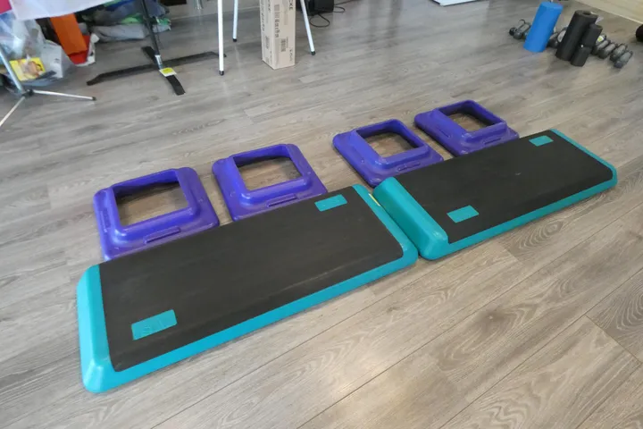 2x the Step-Aerobic-Board mit 4x Erhöhungen, türkis/lila